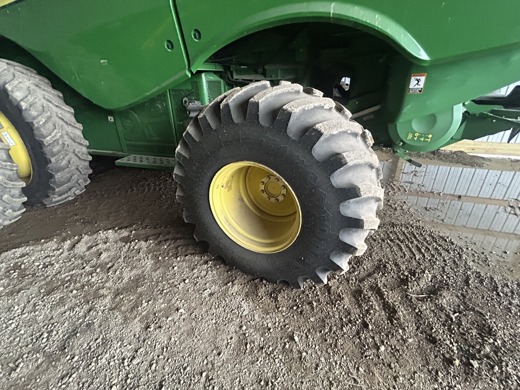 2014 John Deere S670 Image 9