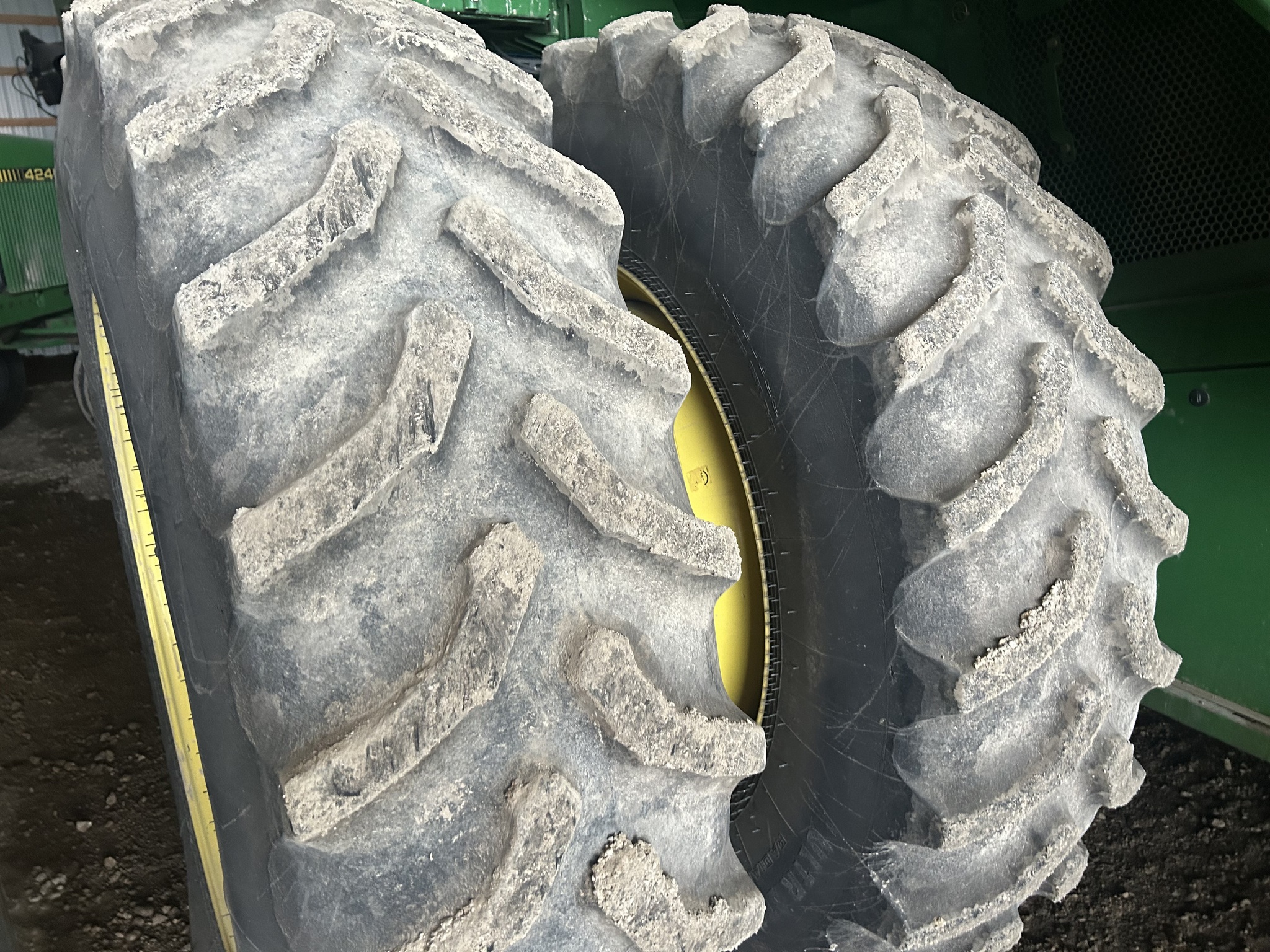2014 John Deere S670 Image 15