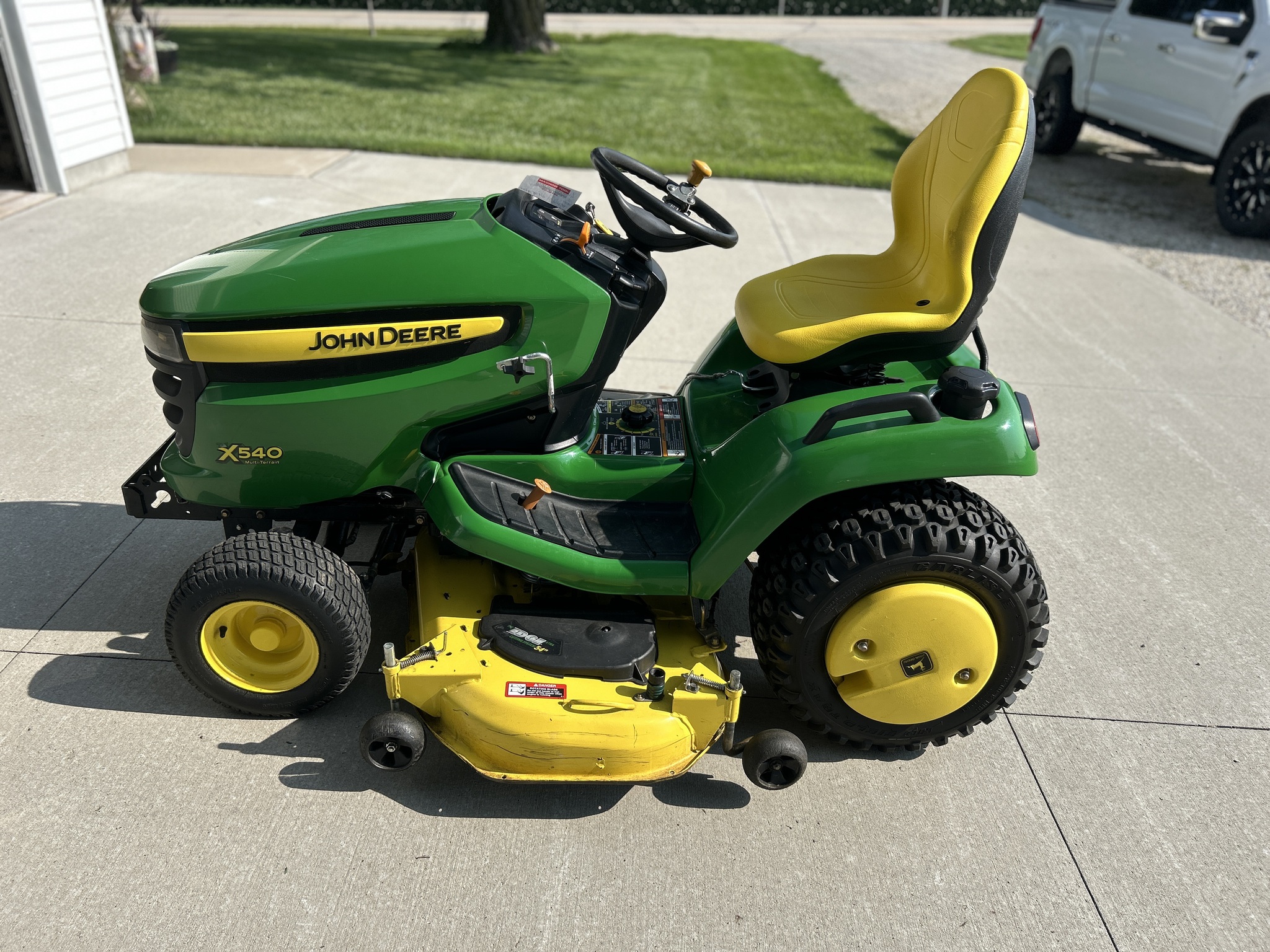 2011 John Deere X540 Image 1