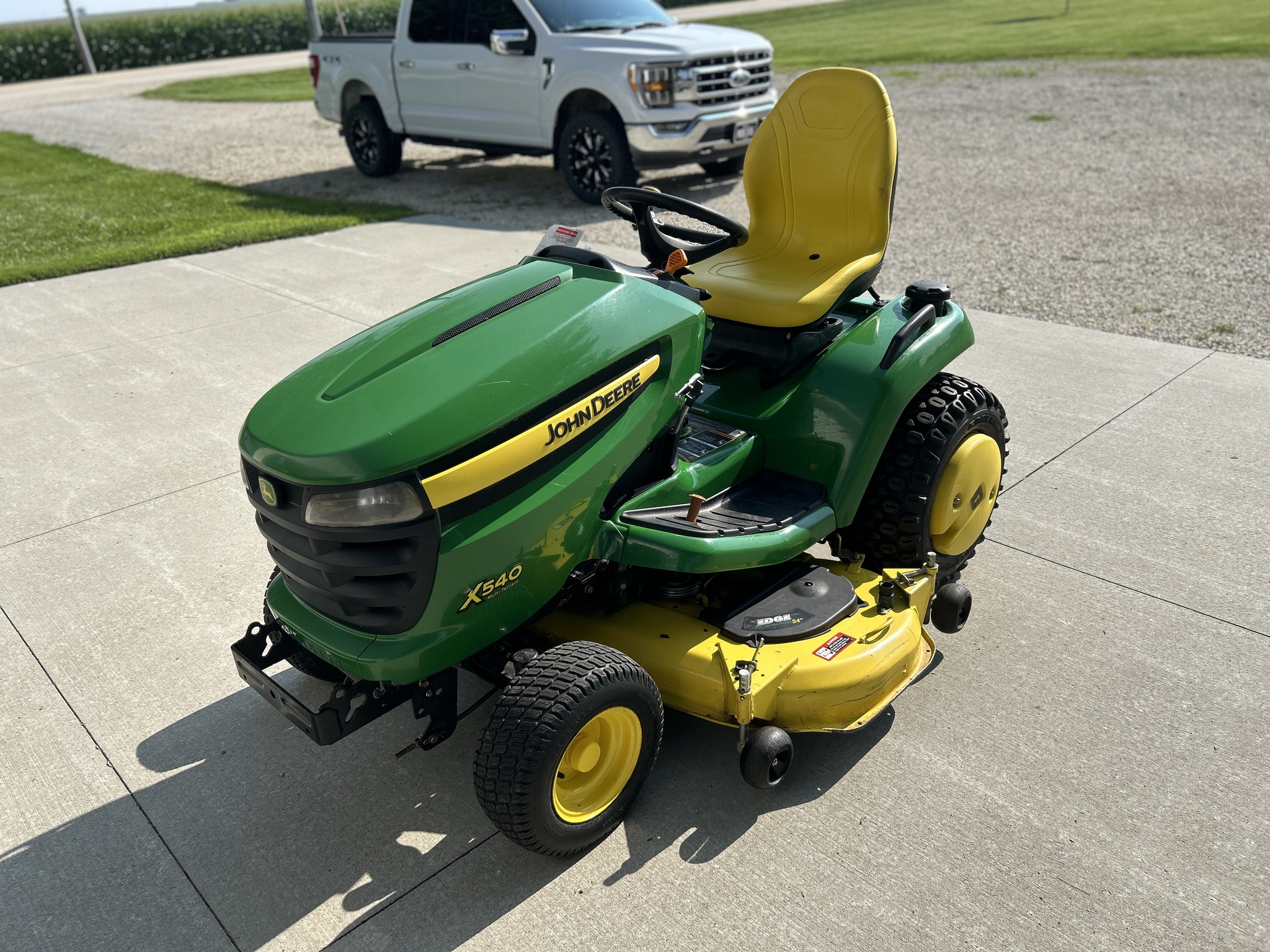 2011 John Deere X540 Image 4
