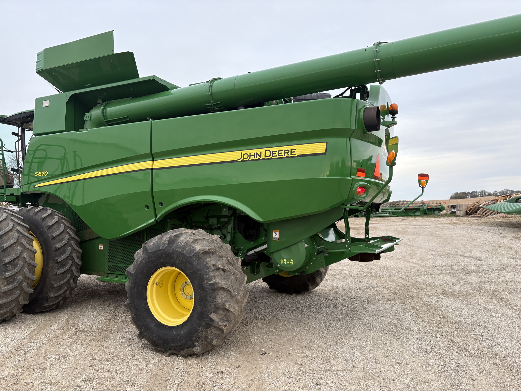  2015 John Deere S670 at Heritage Tractor in Kewanee, IL