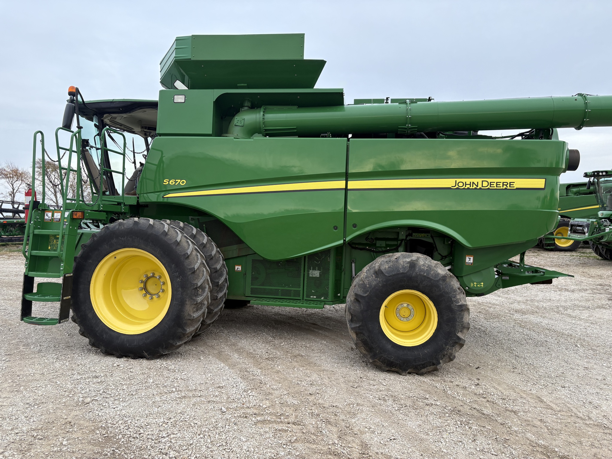  2015 John Deere S670 at Heritage Tractor in Kewanee, IL