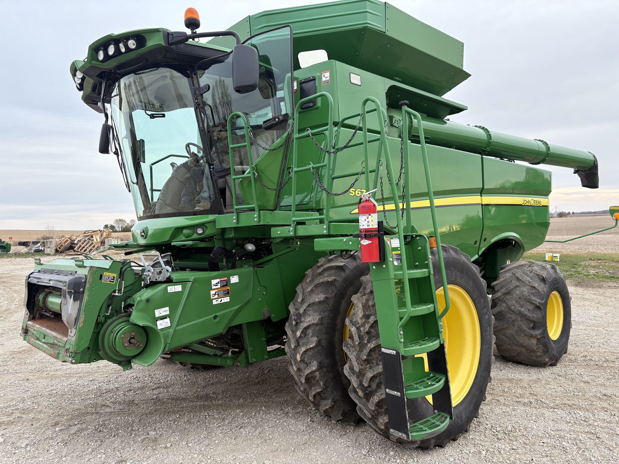  2015 John Deere S670 at Heritage Tractor in Kewanee, IL