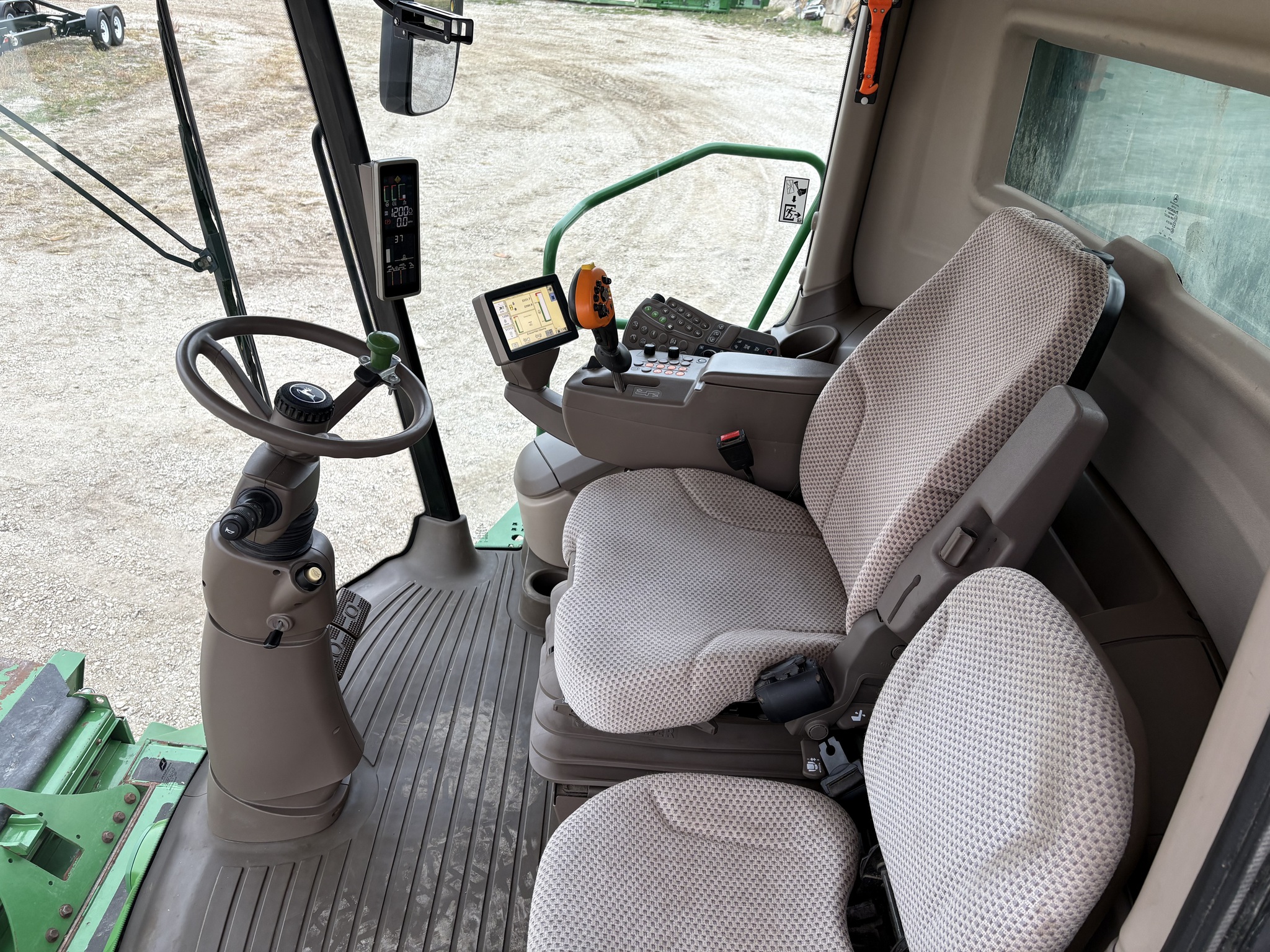  2015 John Deere S670 at Heritage Tractor in Kewanee, IL