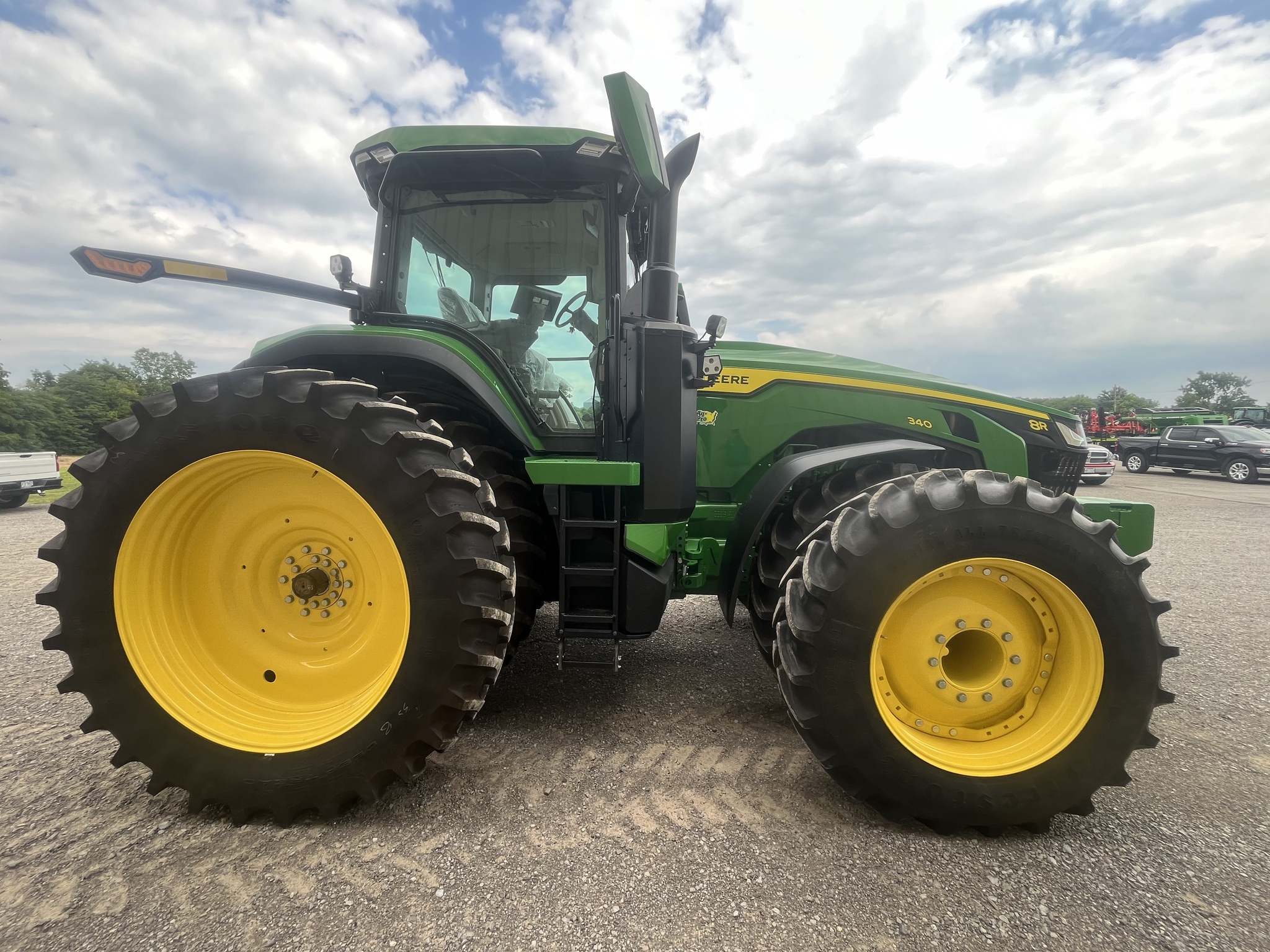 2024 John Deere 8R 340 Image 3