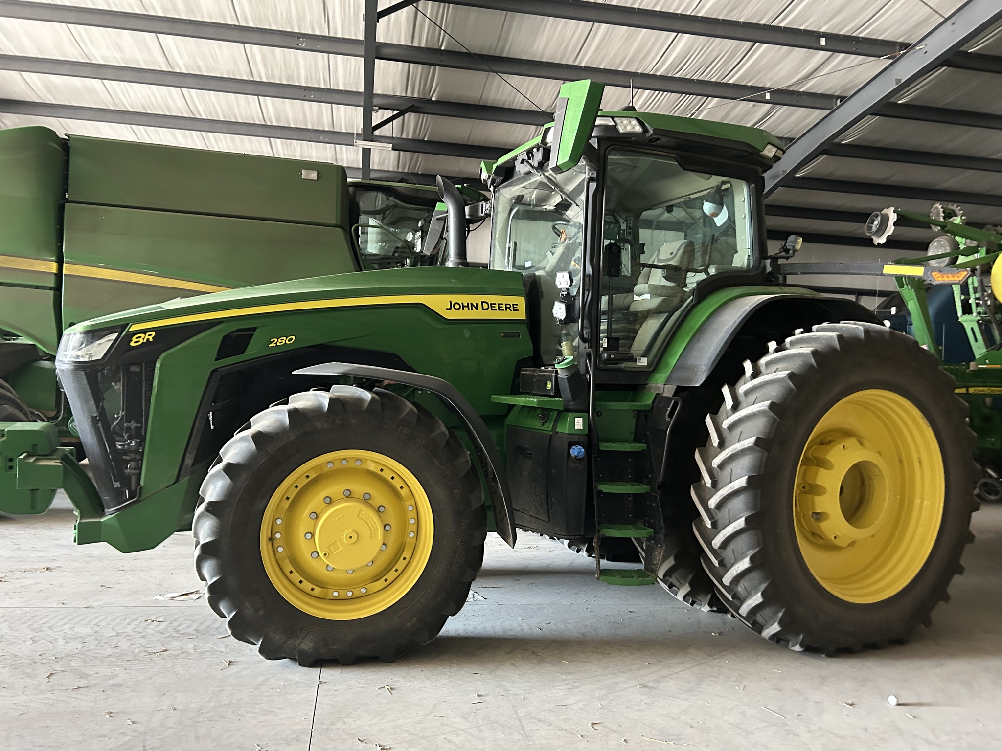 2021 John Deere 8R 280 Image 1