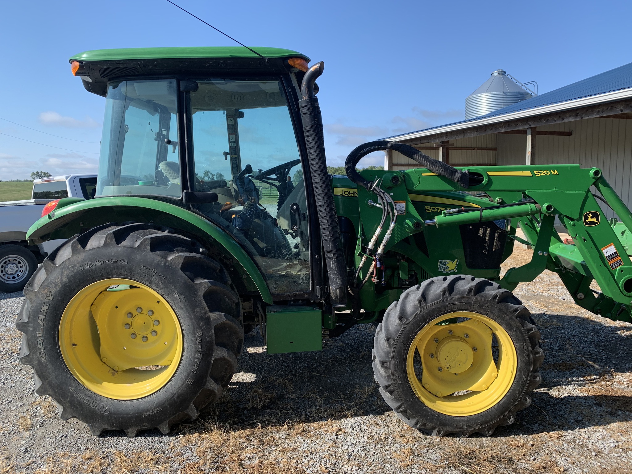 2022 John Deere 5075E Image 6