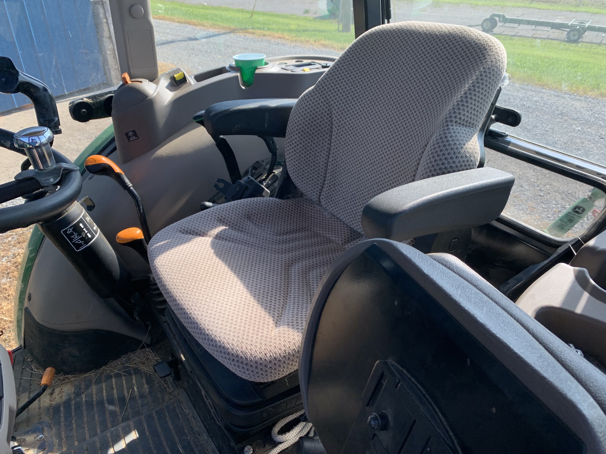 2022 John Deere 5075E Image 10