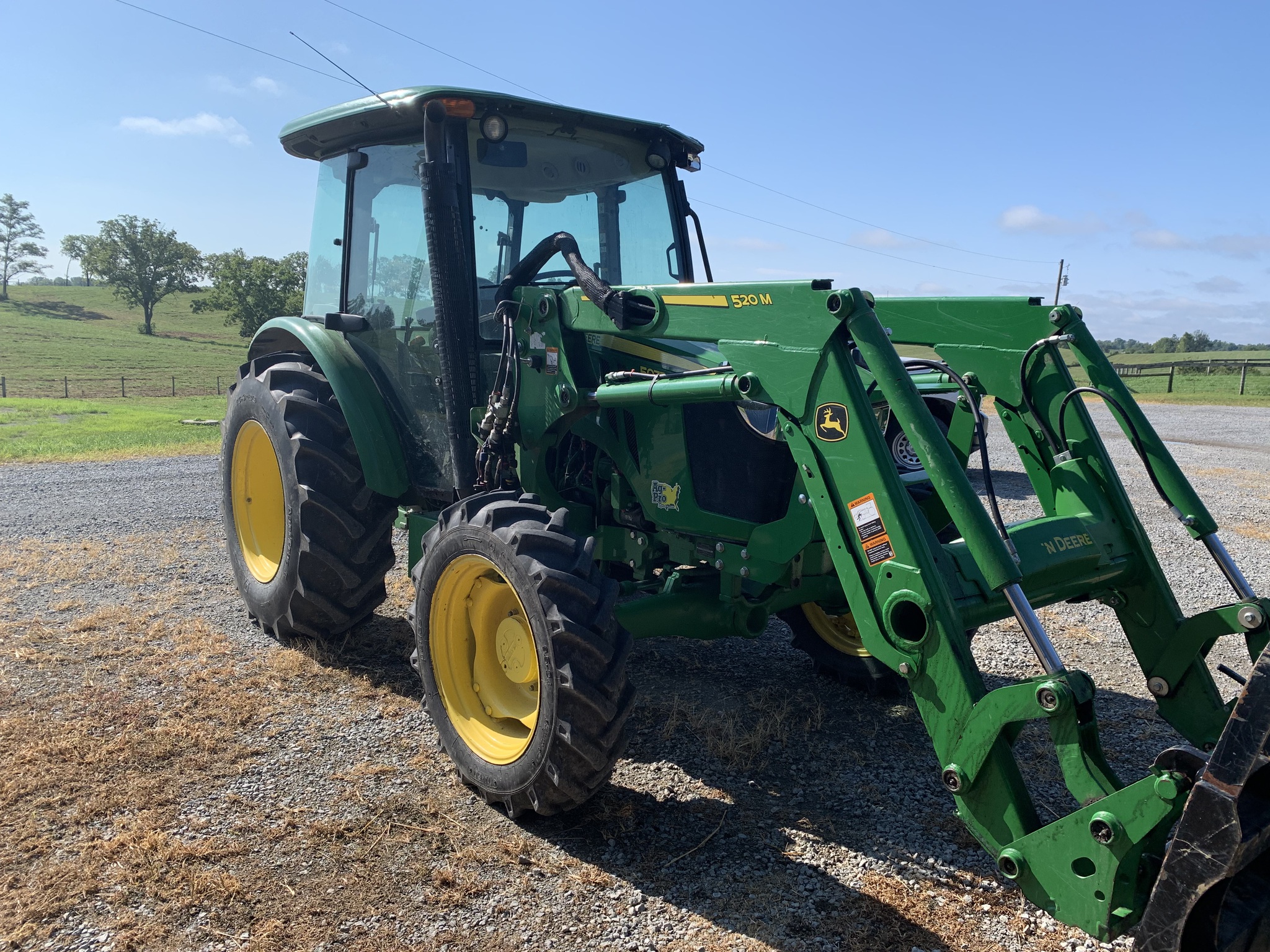 2022 John Deere 5075E Image 4