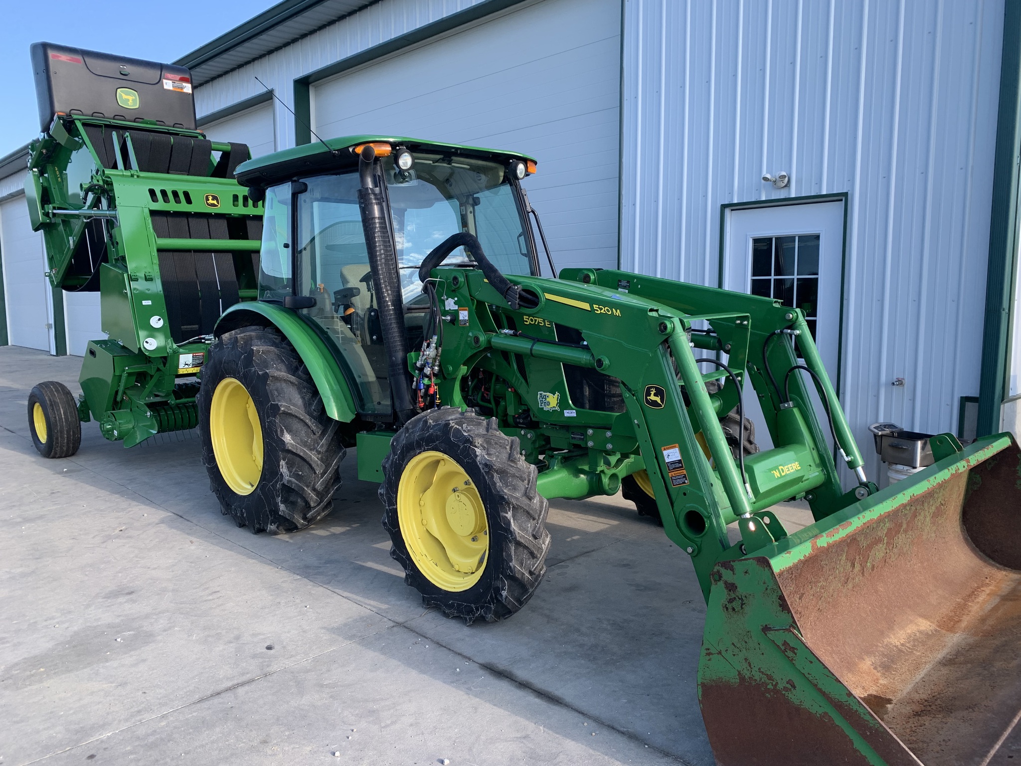 2022 John Deere 5075E Image 2