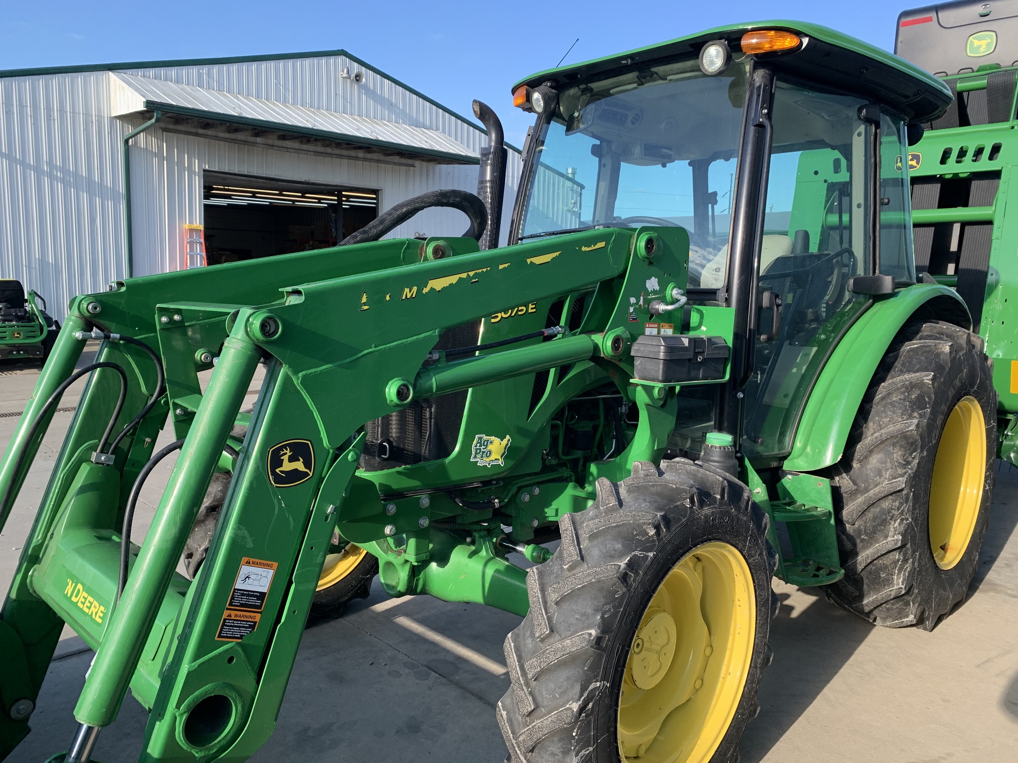 2022 John Deere 5075E Image 3