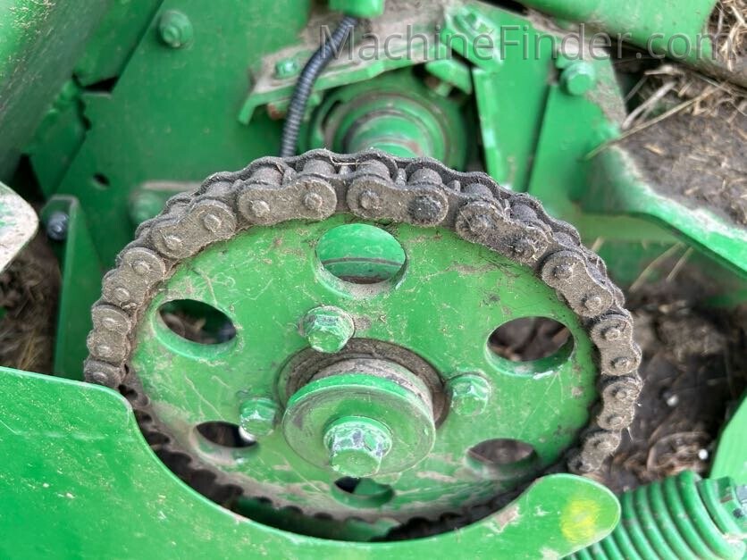 2022 John Deere 560R Image 9