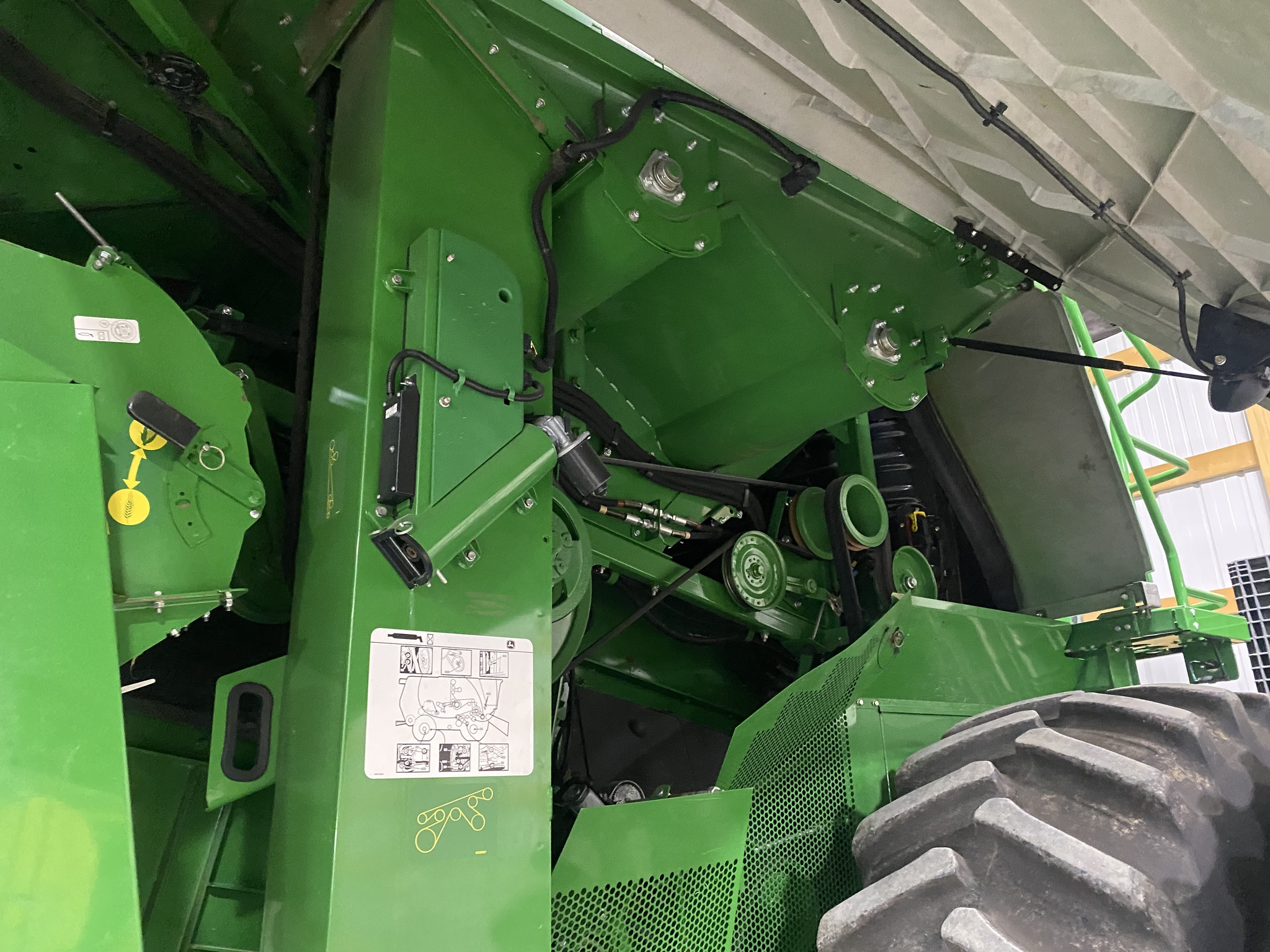 2018 John Deere S790 Image 8