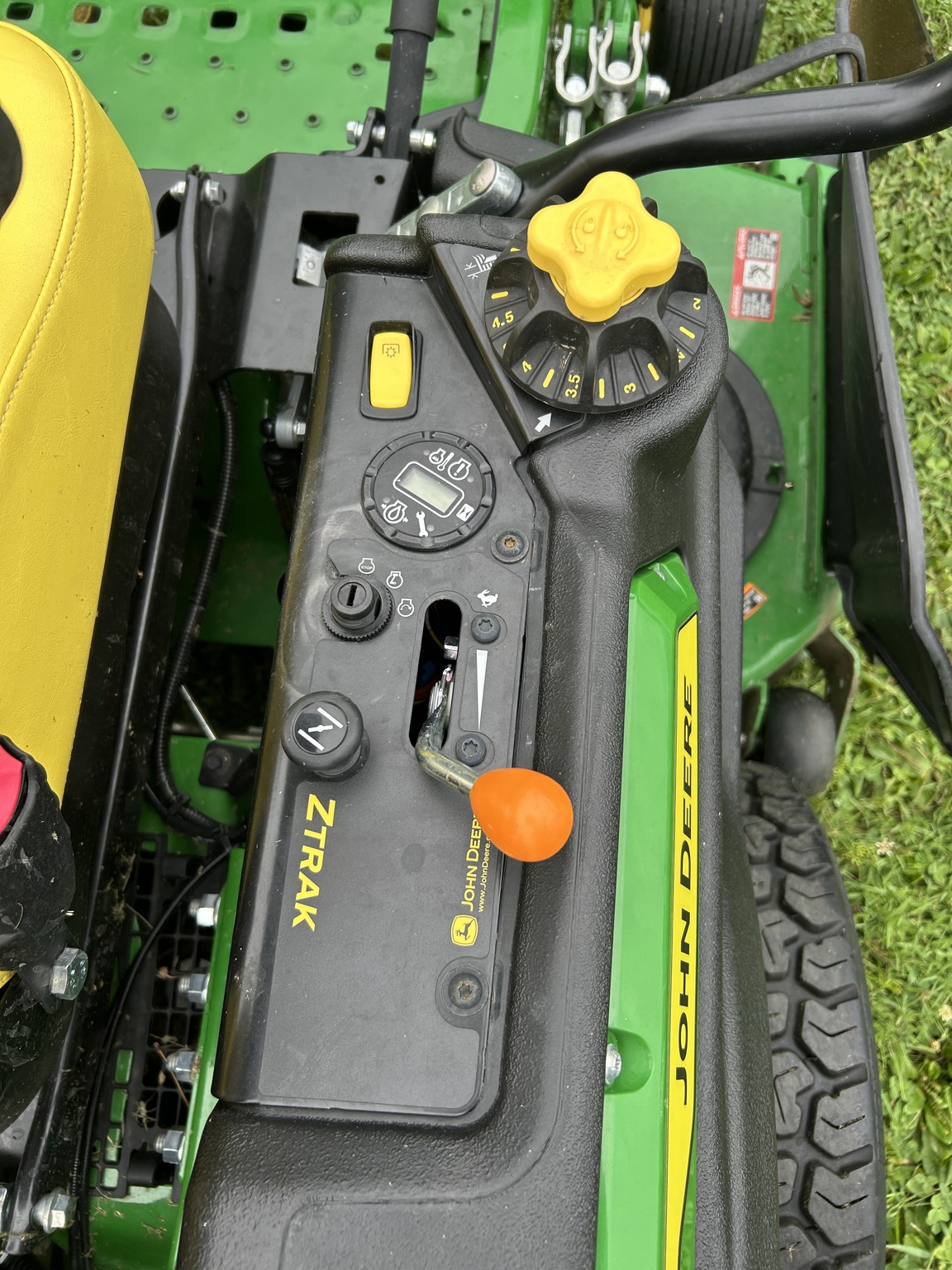 2025 John Deere Z960M Image 6