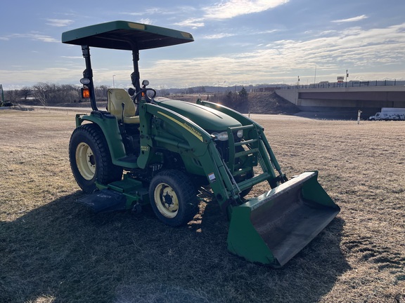 2005 John Deere 3320 - Photo3
