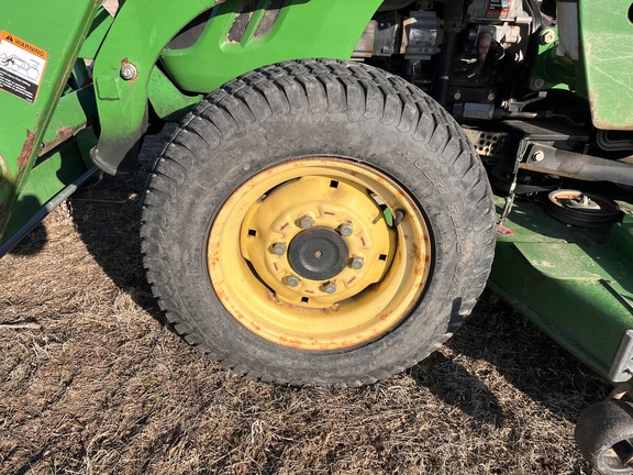 2005 John Deere 3320 - Photo9