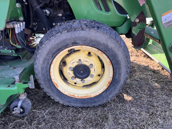 2005 John Deere 3320 - Photo11