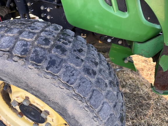 2005 John Deere 3320 - Photo12