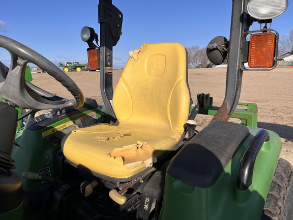 2005 John Deere 3320 - Photo35
