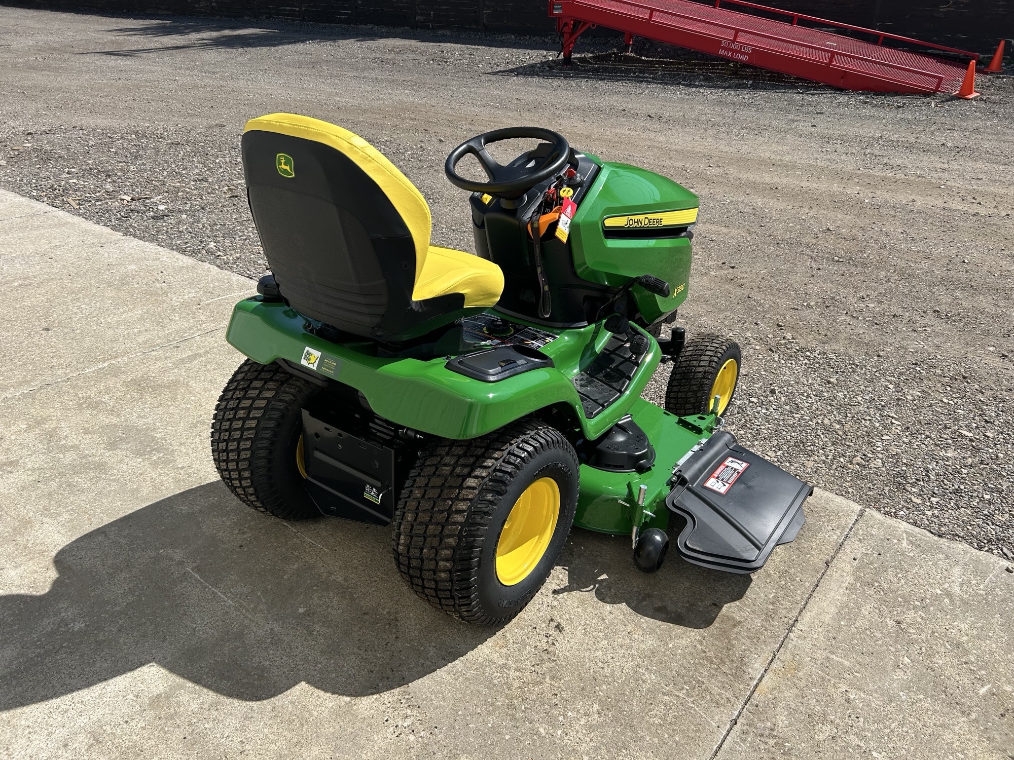 2025 John Deere X380 Image 6