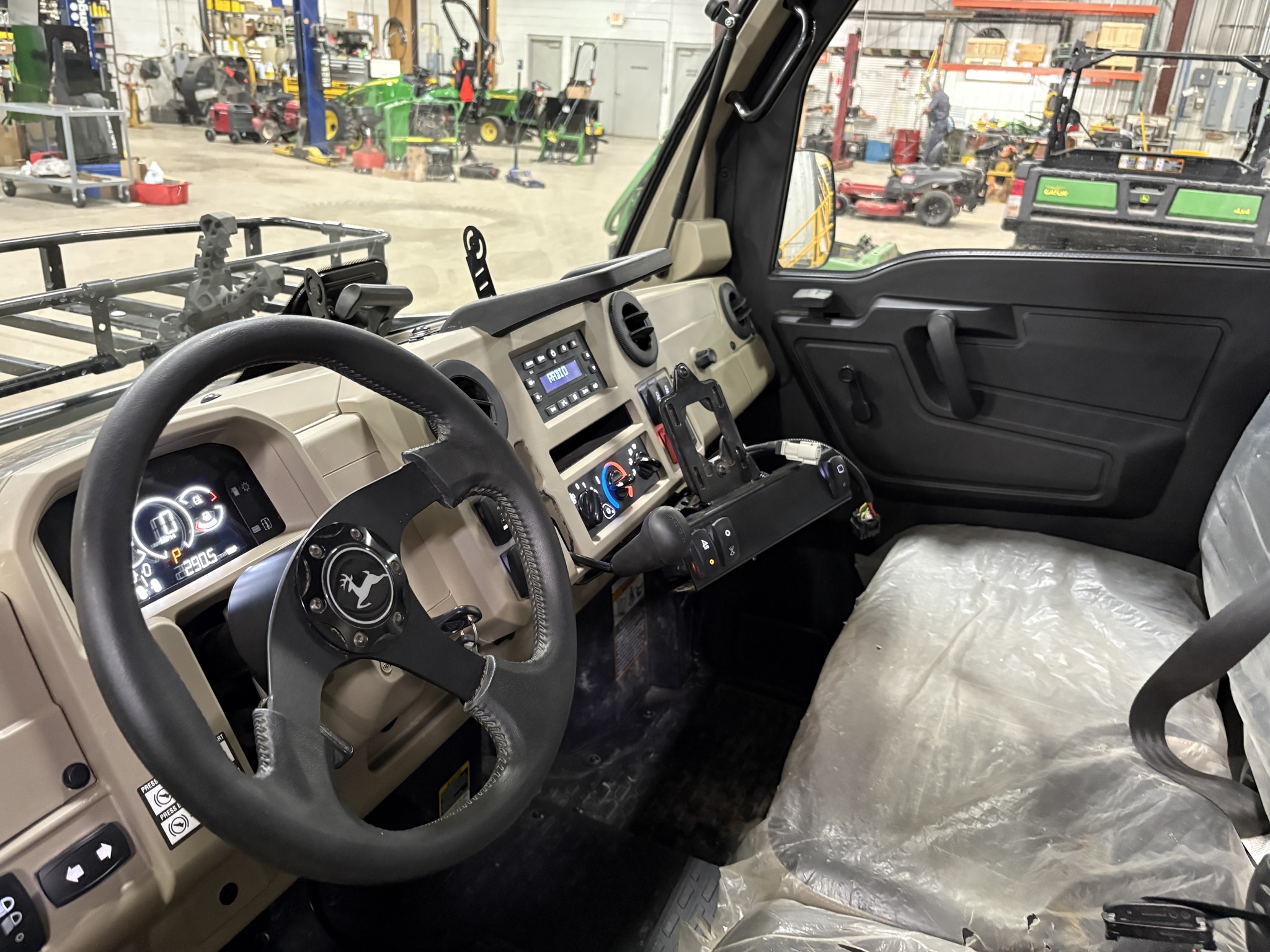 2024 John Deere XUV845R Image 5