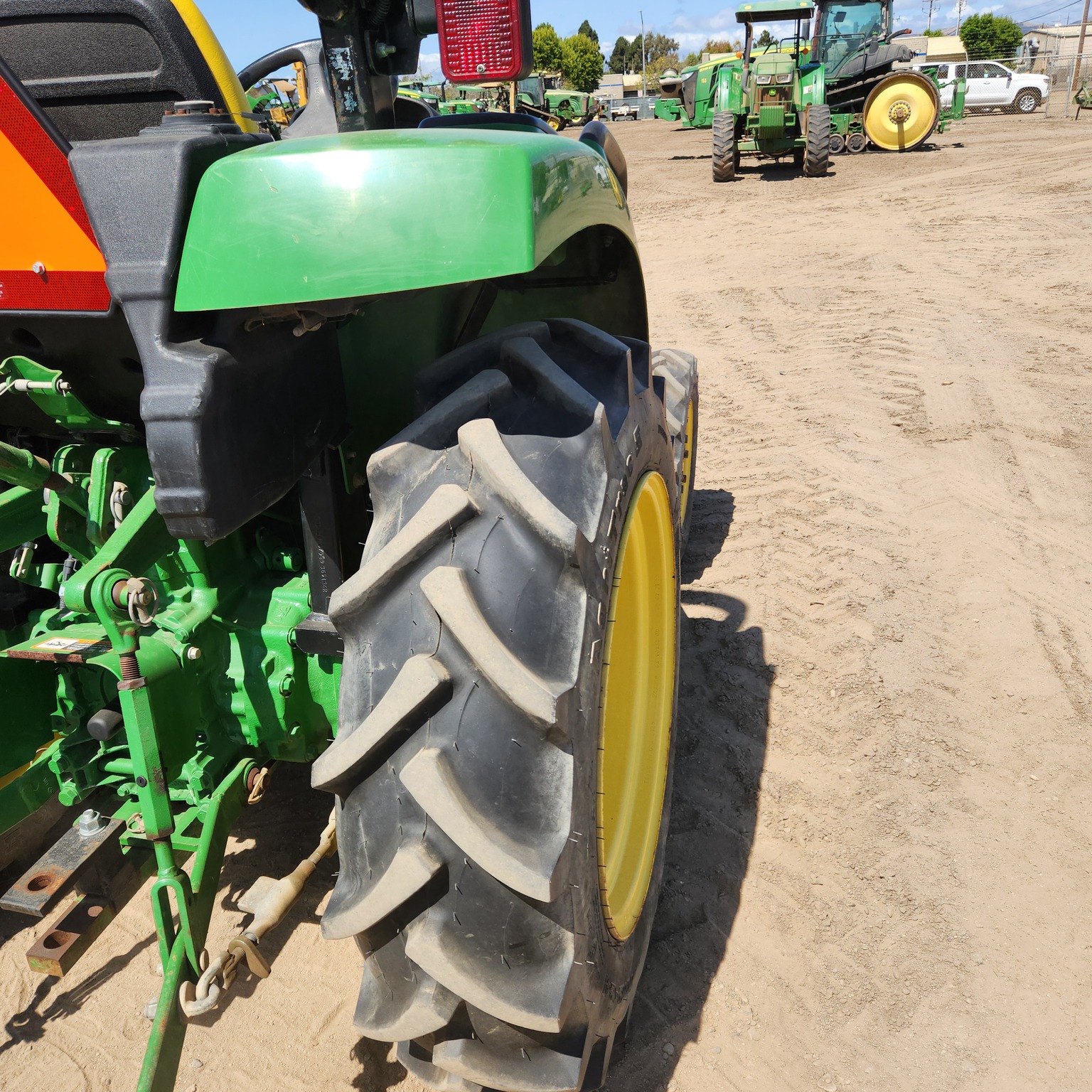 2021 John Deere 3025D Image 10