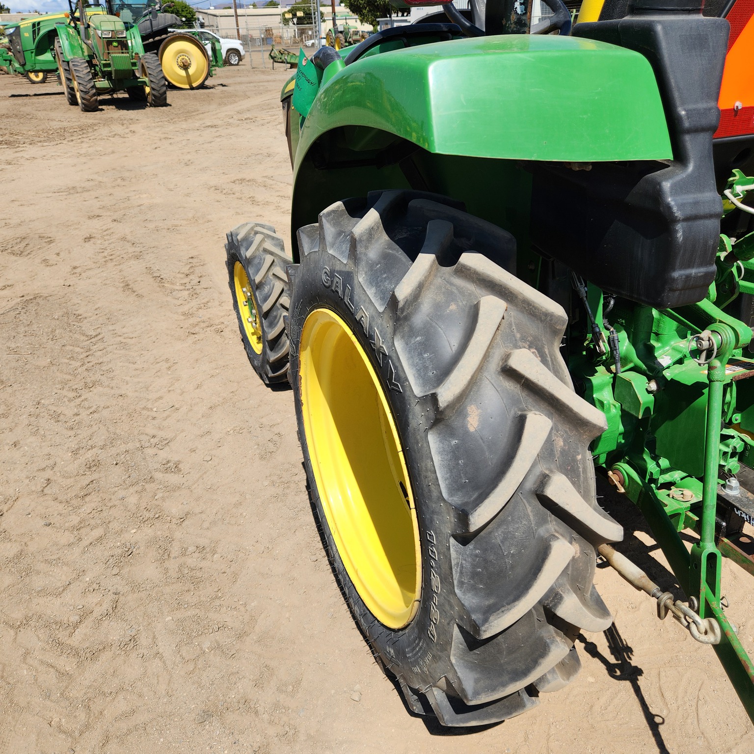2021 John Deere 3025D Image 9