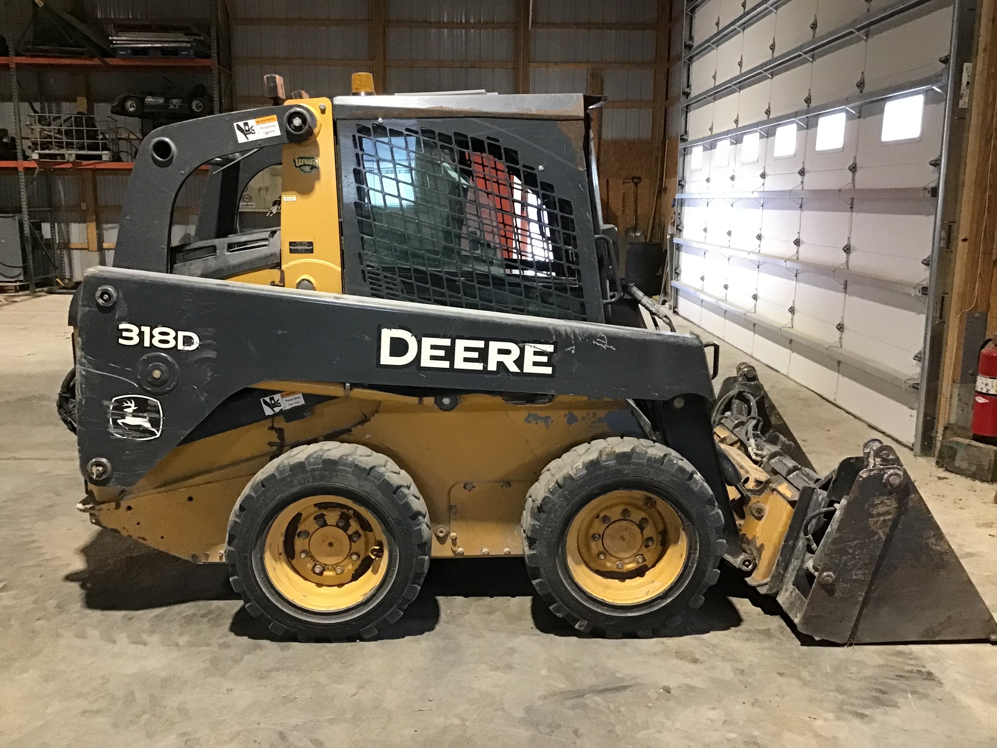 2013 John Deere 318D Image 3