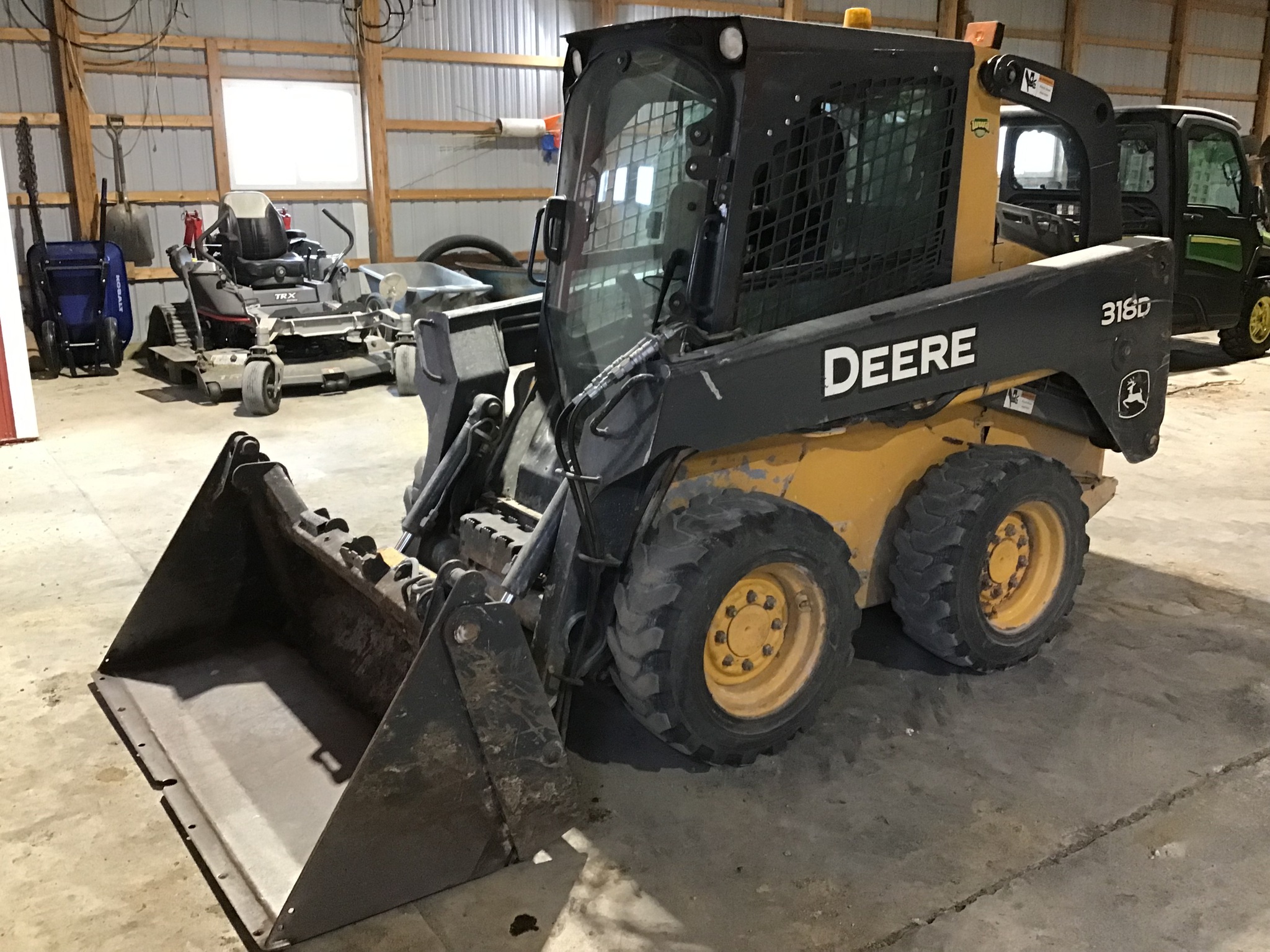 2013 John Deere 318D Image 1