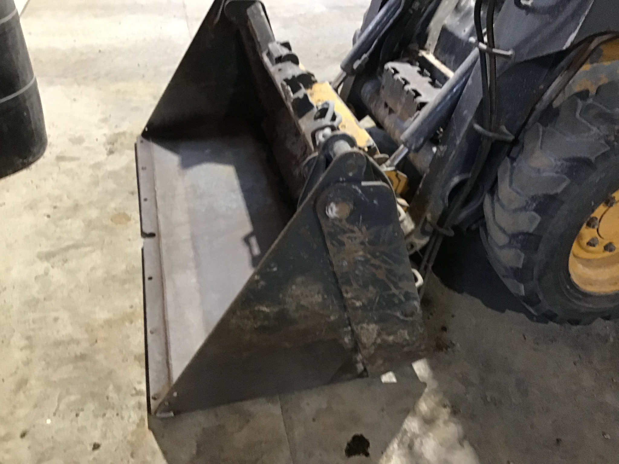 2013 John Deere 318D Image 4