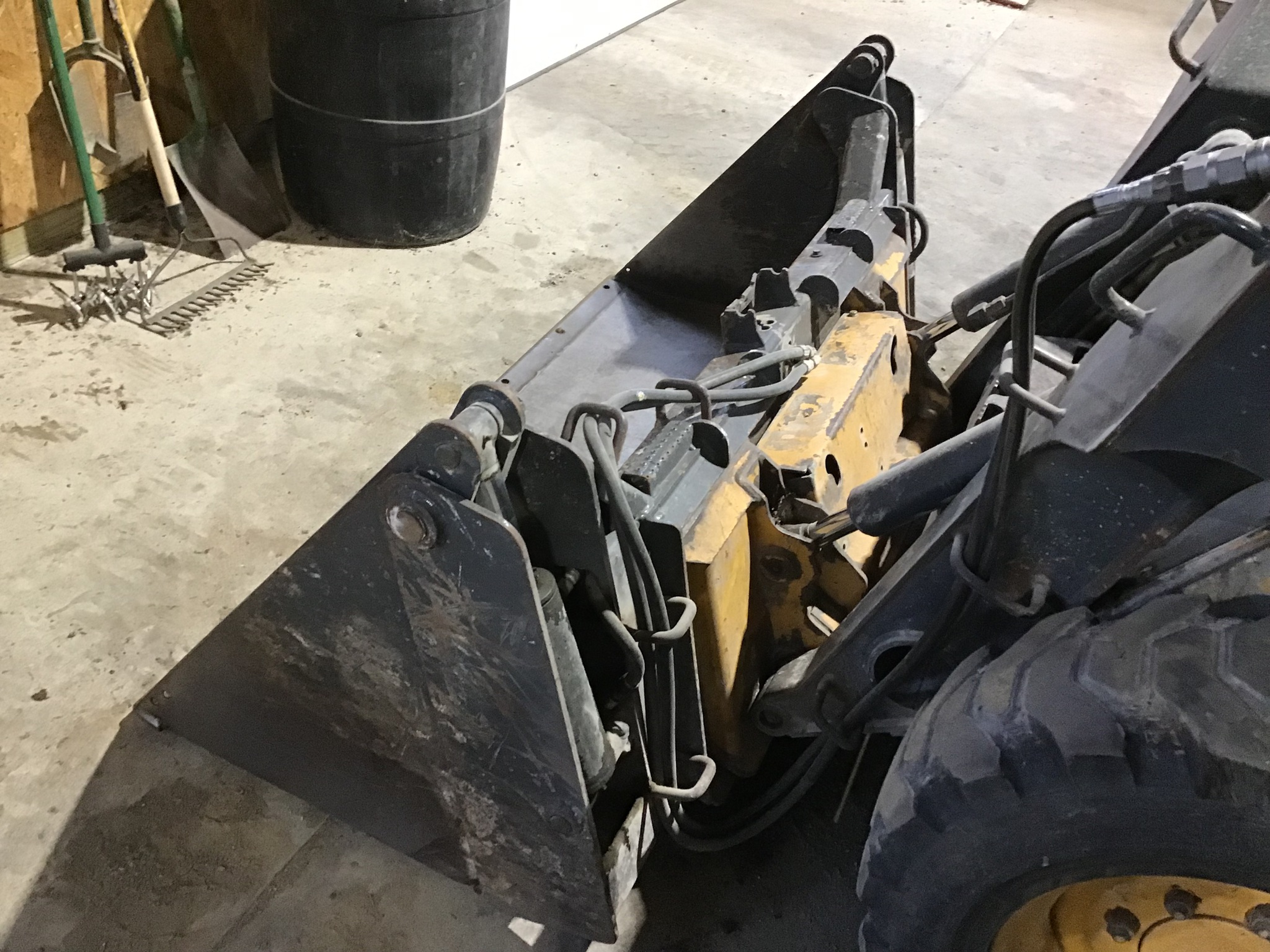 2013 John Deere 318D Image 2