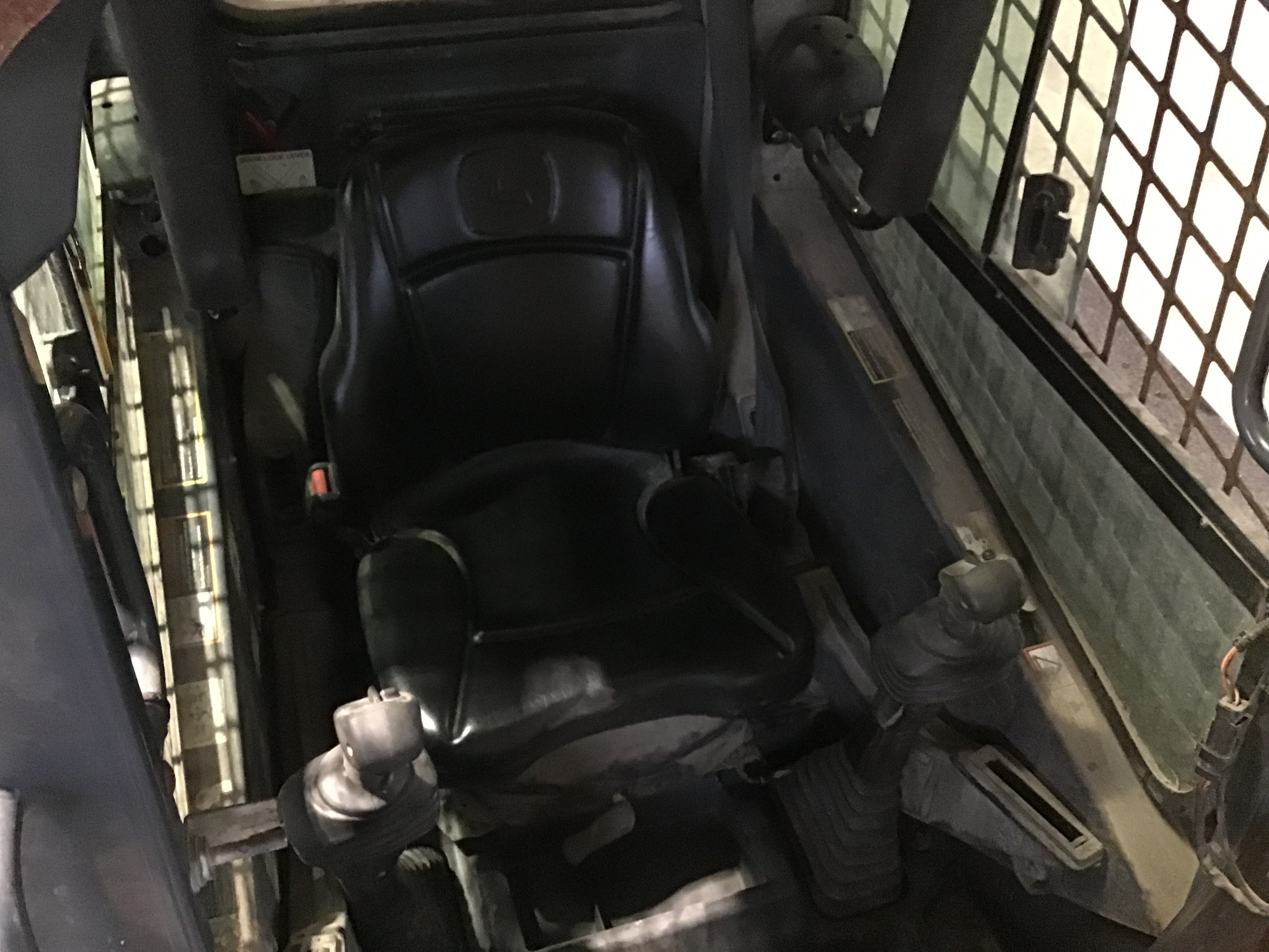 2013 John Deere 318D Image 10