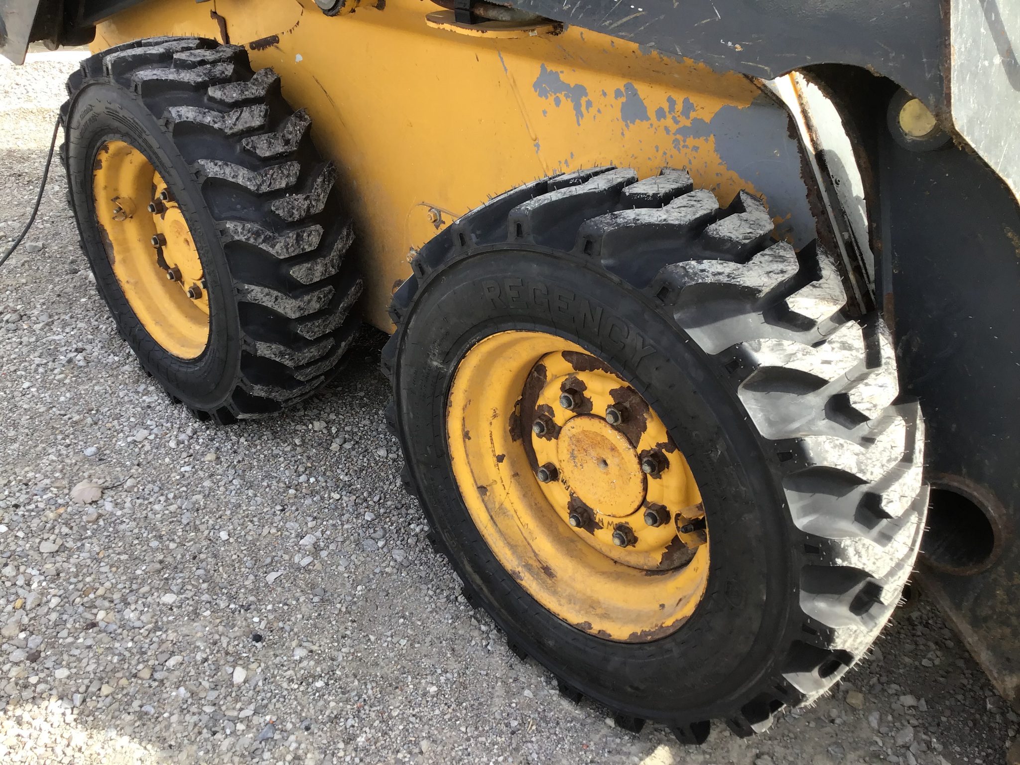 2013 John Deere 318D Image 3