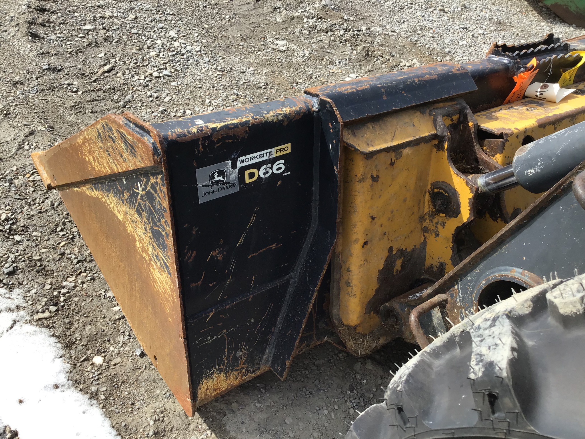 2013 John Deere 318D Image 6