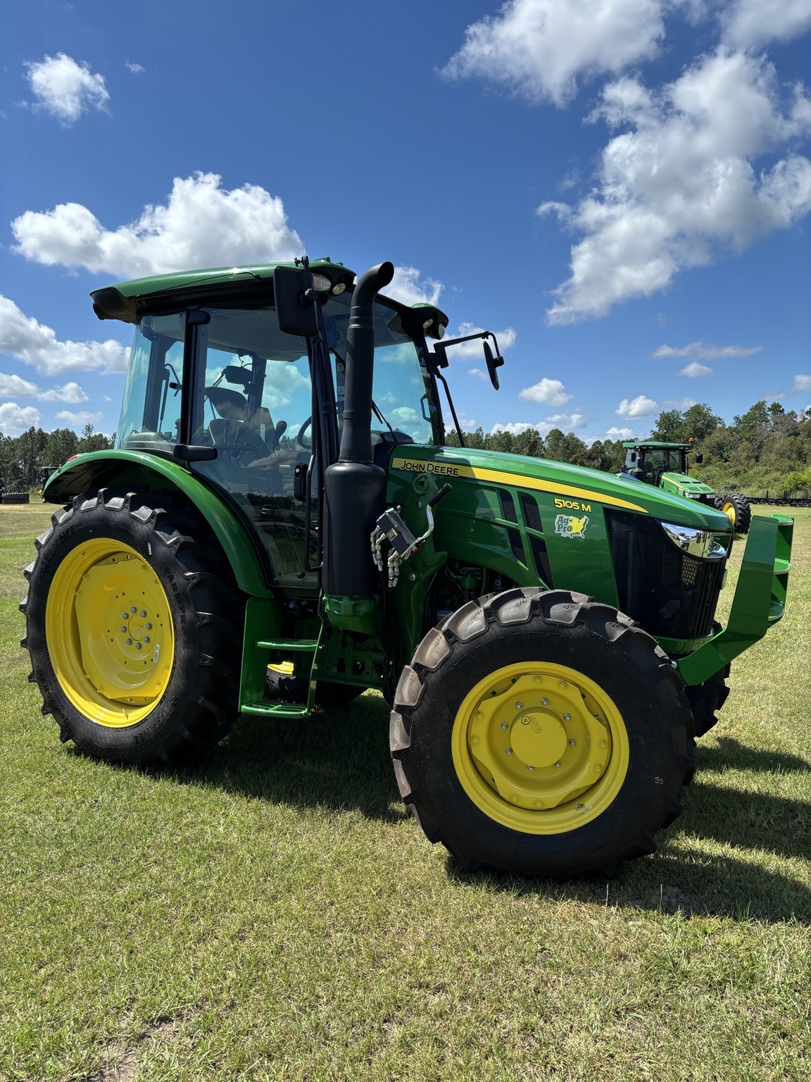 2025 John Deere 5105M Image 1
