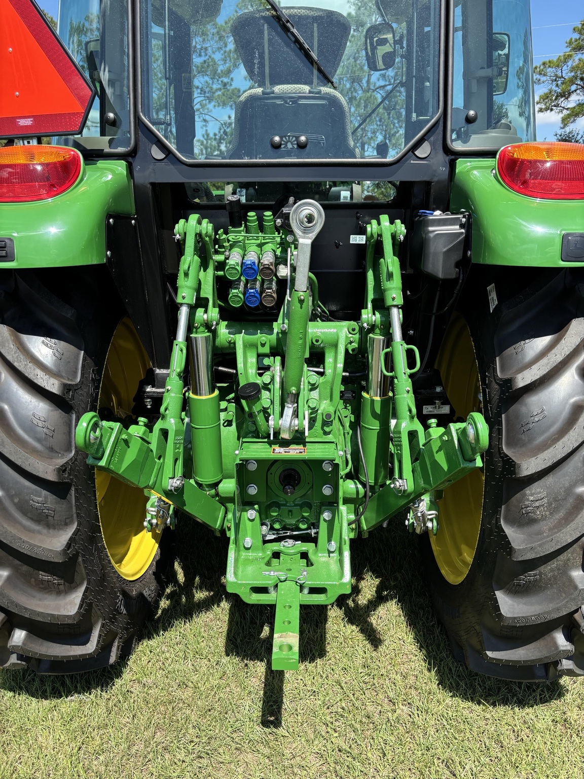 2025 John Deere 5105M Image 4