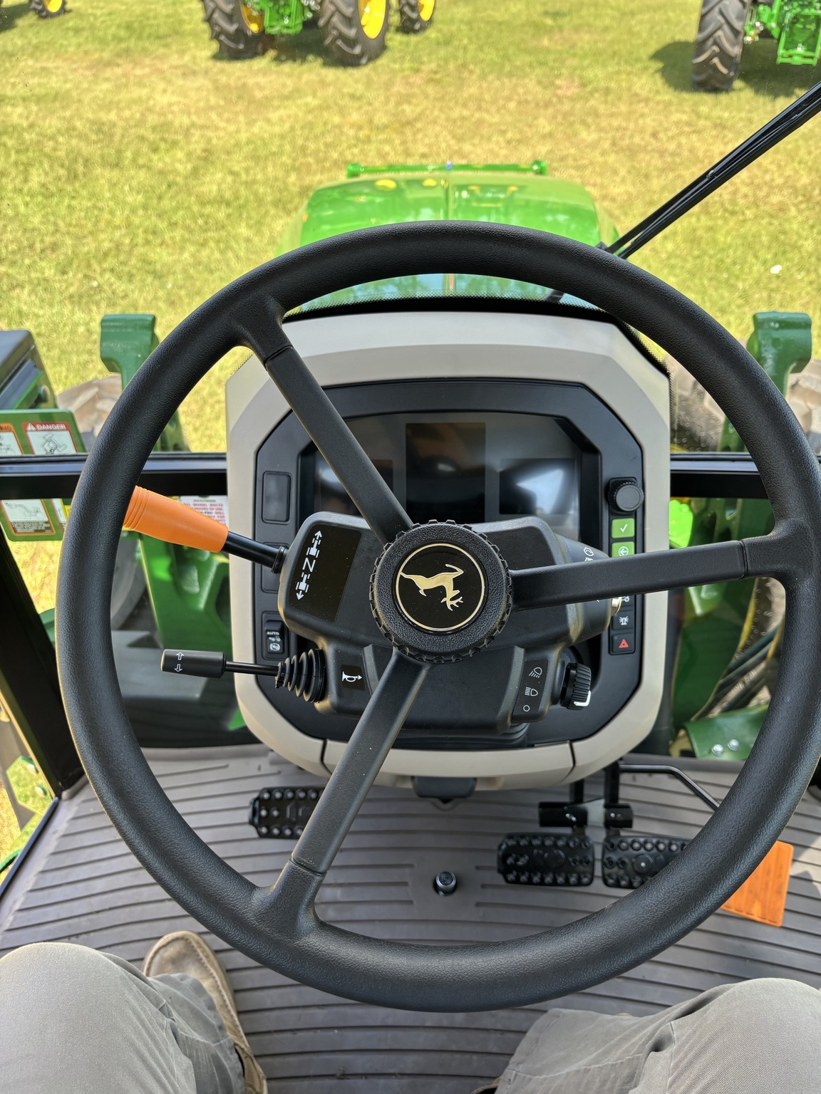 2025 John Deere 5105M Image 6