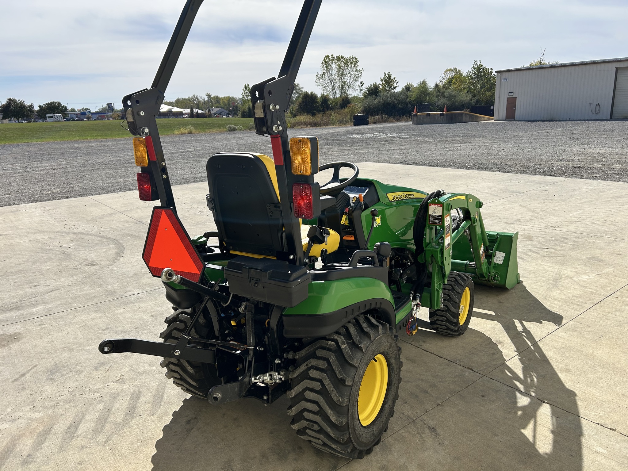 2022 John Deere 1025R Image 4