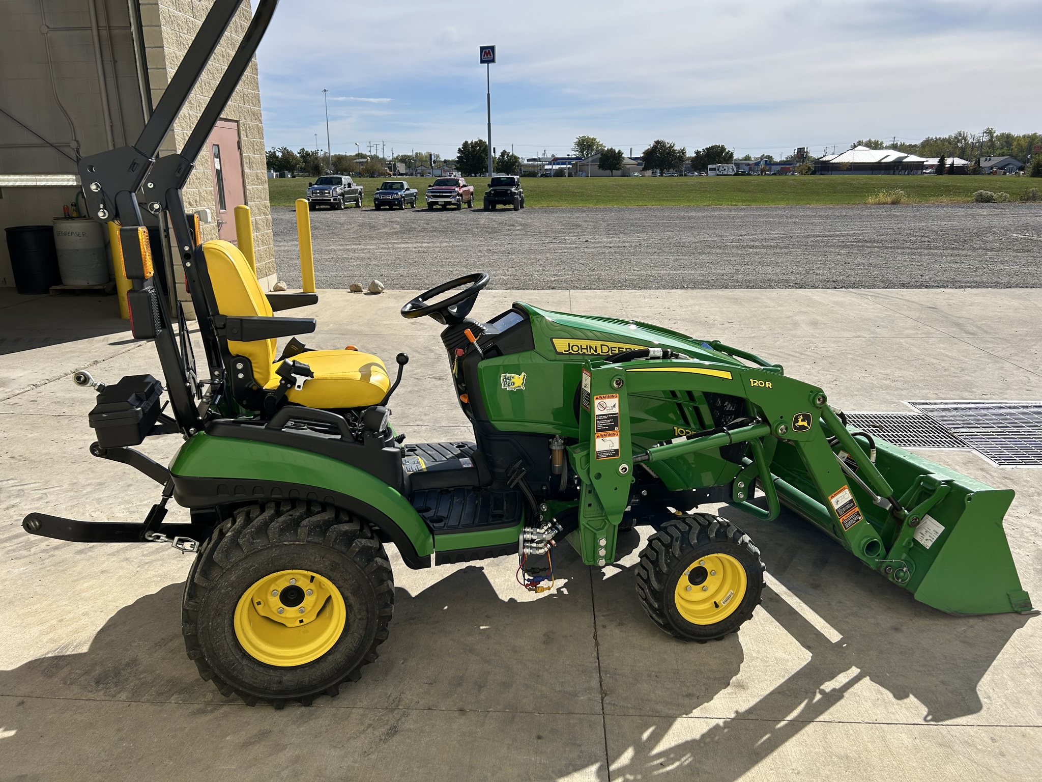 2022 John Deere 1025R Image 5