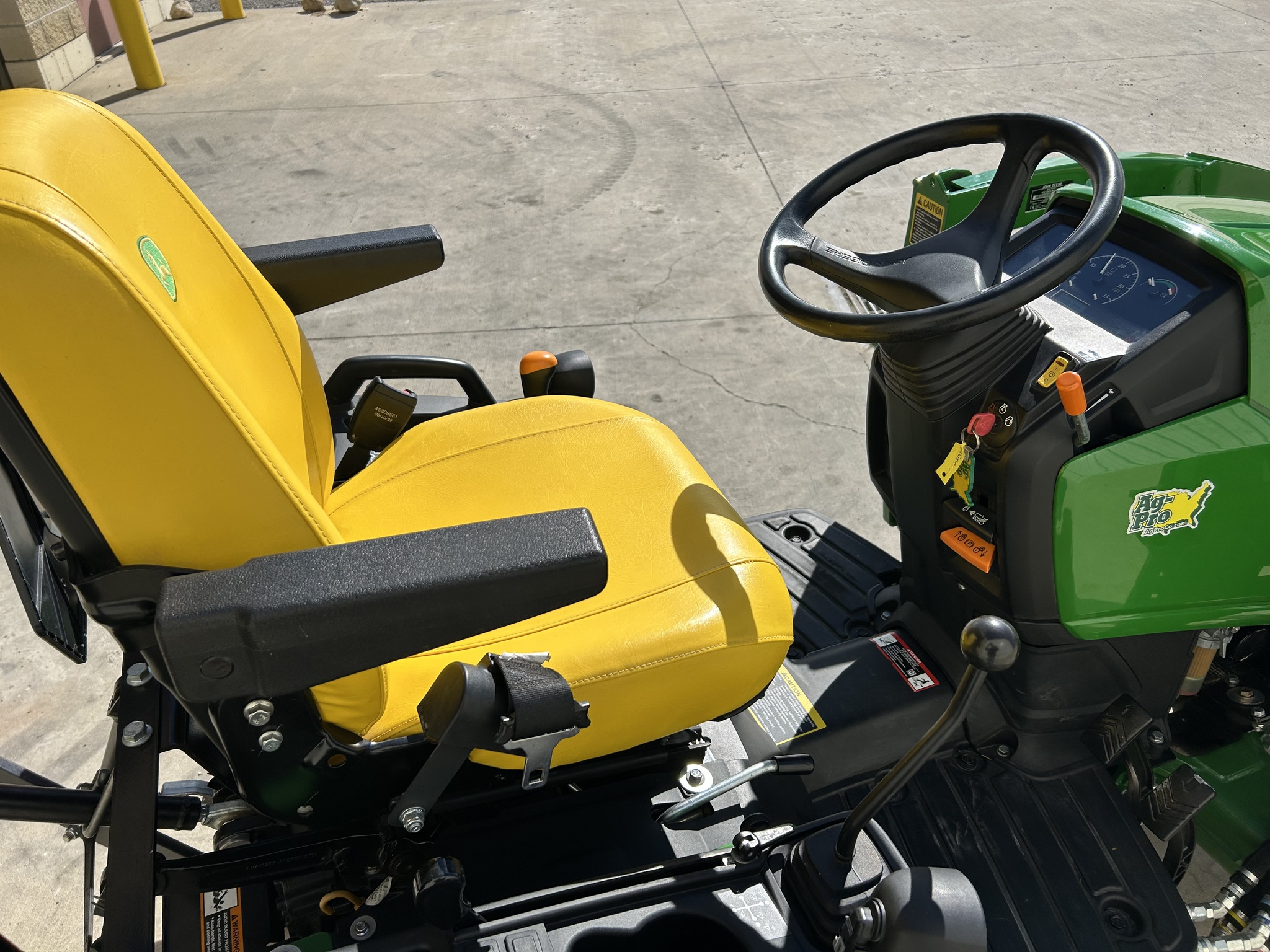 2022 John Deere 1025R Image 6