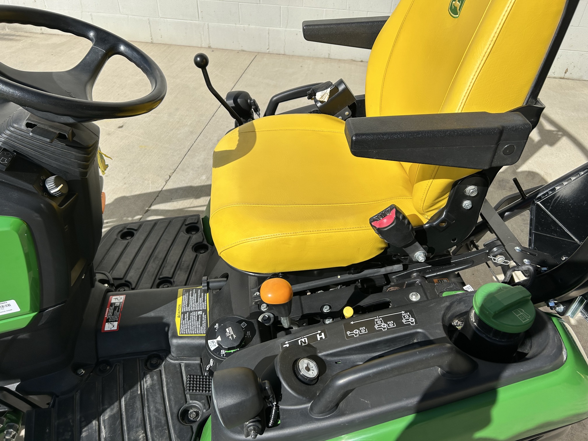 2022 John Deere 1025R Image 7