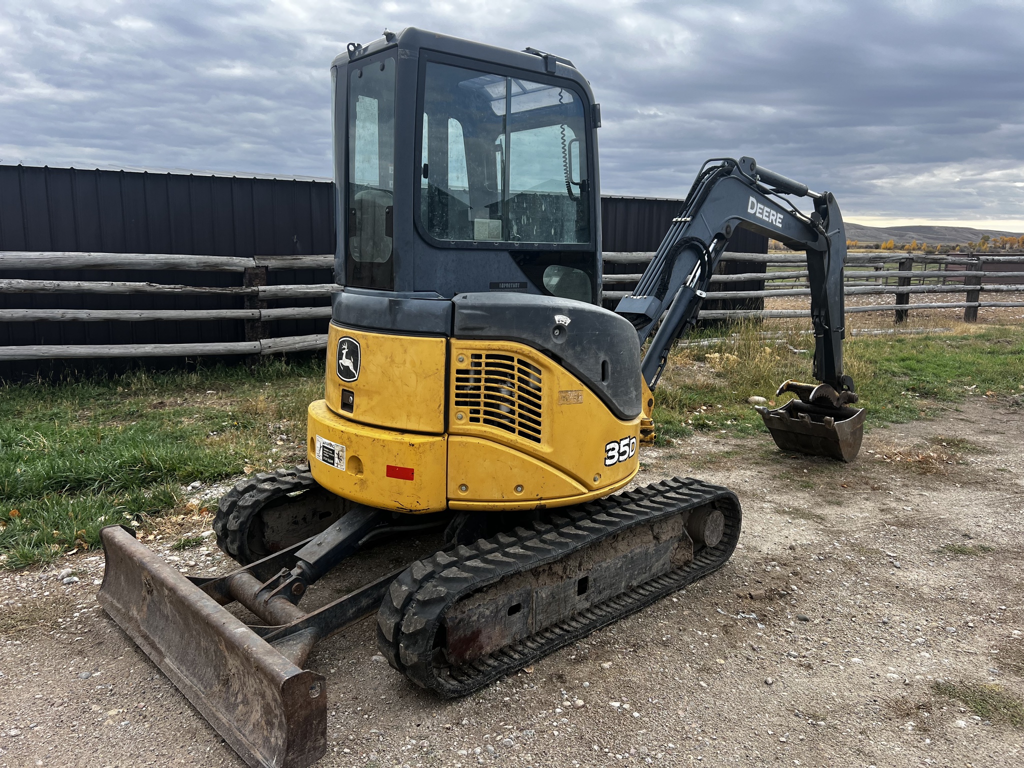 2006 John Deere 35D Image 3