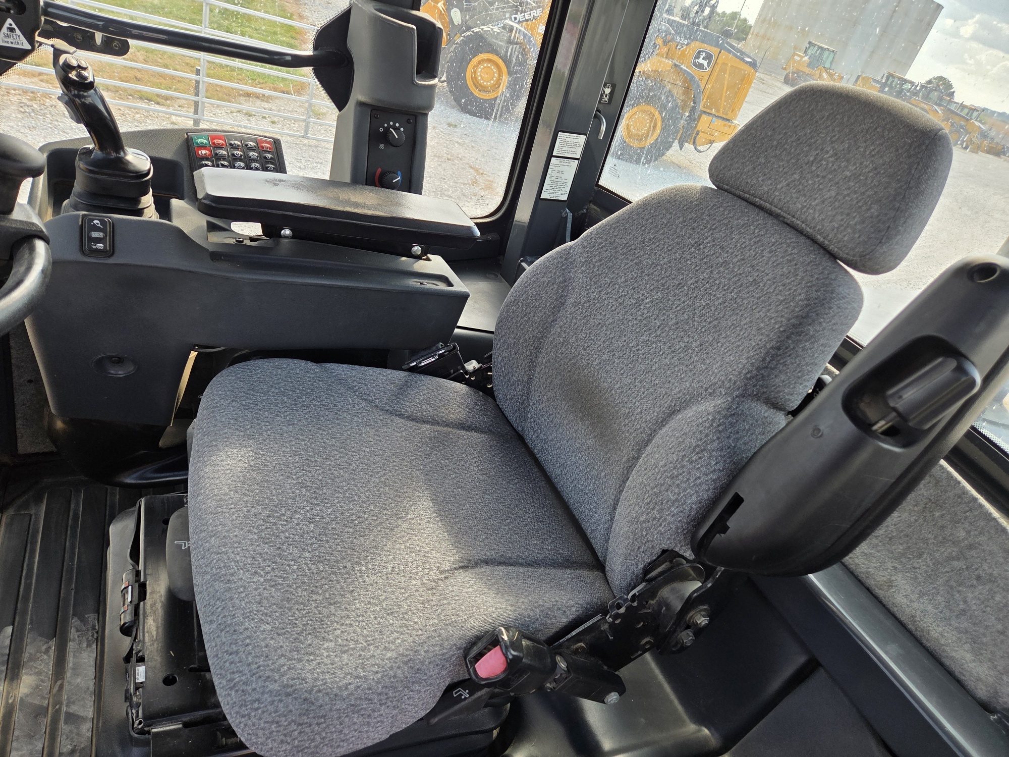 2011 John Deere 444K Image 7