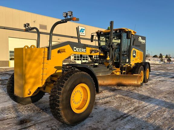 Photo of a 2022 John Deere 672G