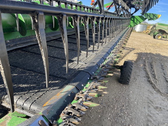 Used 2022 John Deere HD45R Combine Platforms at Horizon Ag & Turf in Vermilion, AB - Photo4