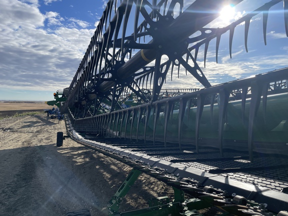 Used 2022 John Deere HD45R Combine Platforms at Horizon Ag & Turf in Vermilion, AB - Photo17