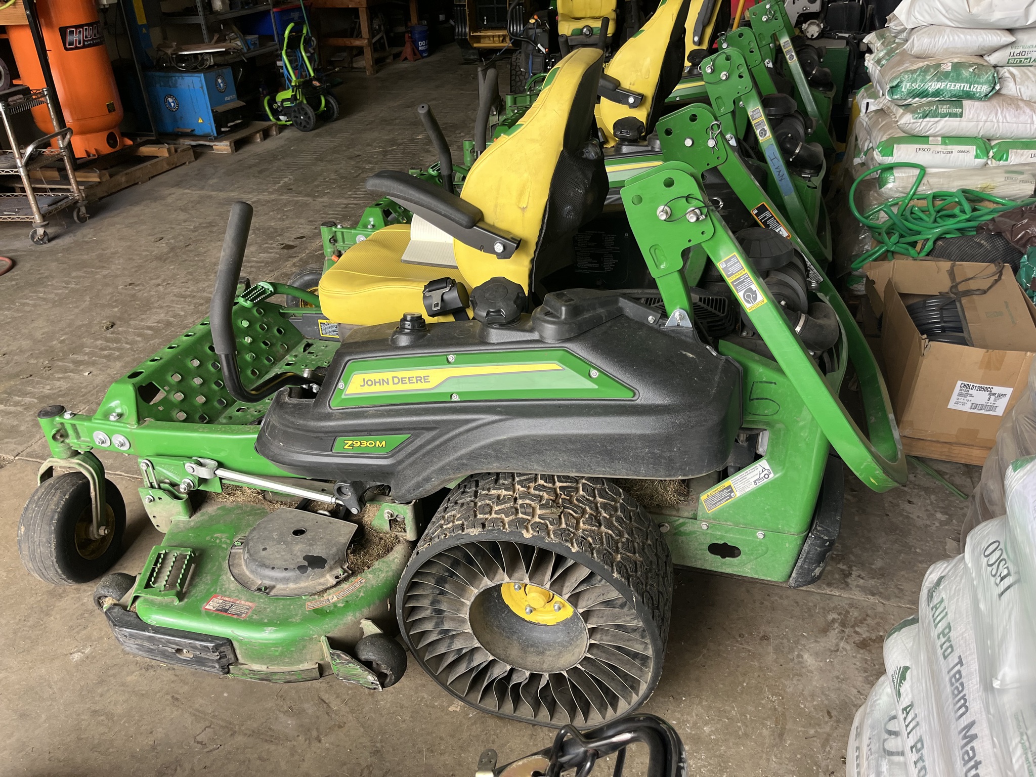 2024 John Deere Z930M Image 5