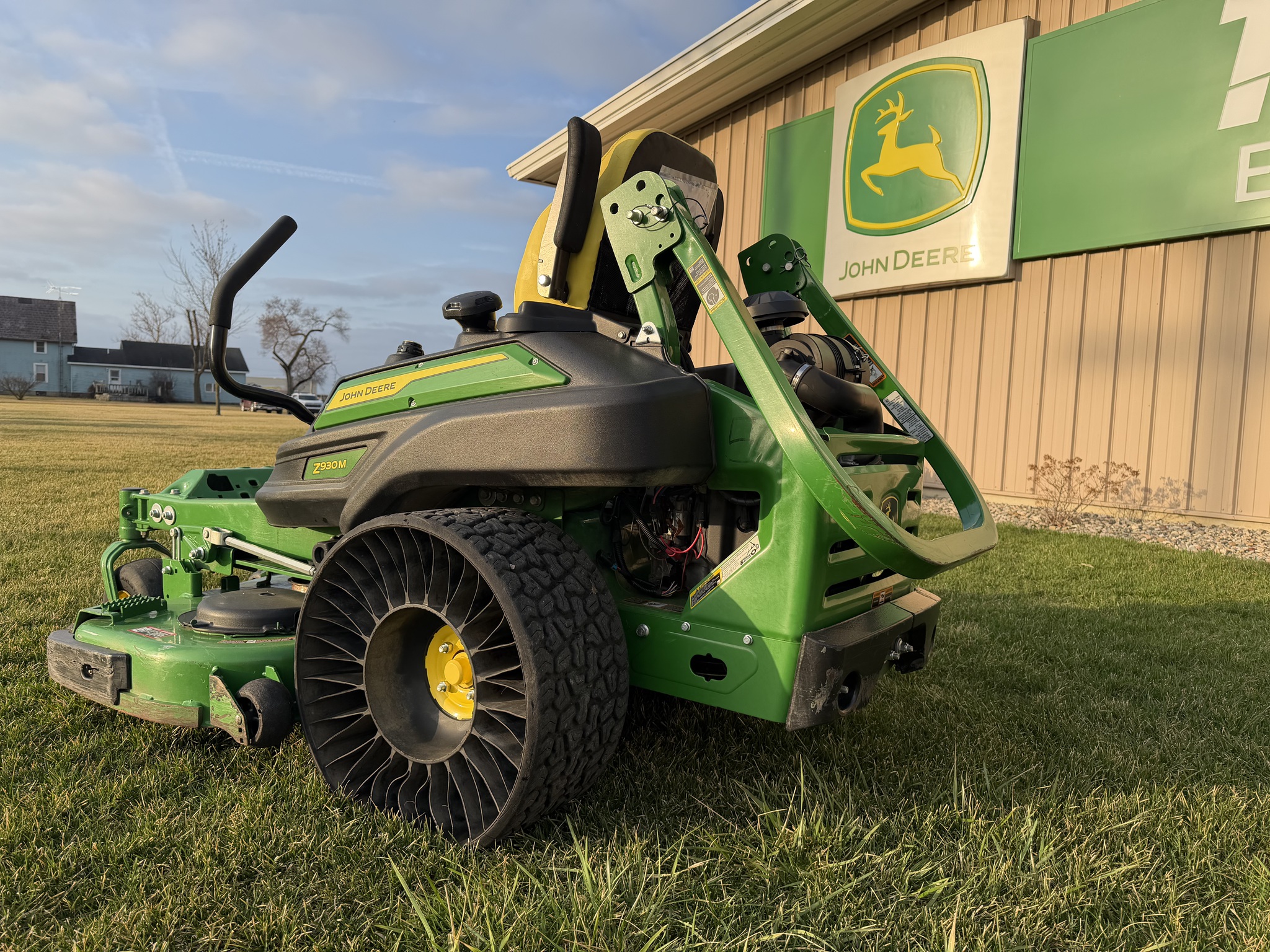 2024 John Deere Z930M Image 8
