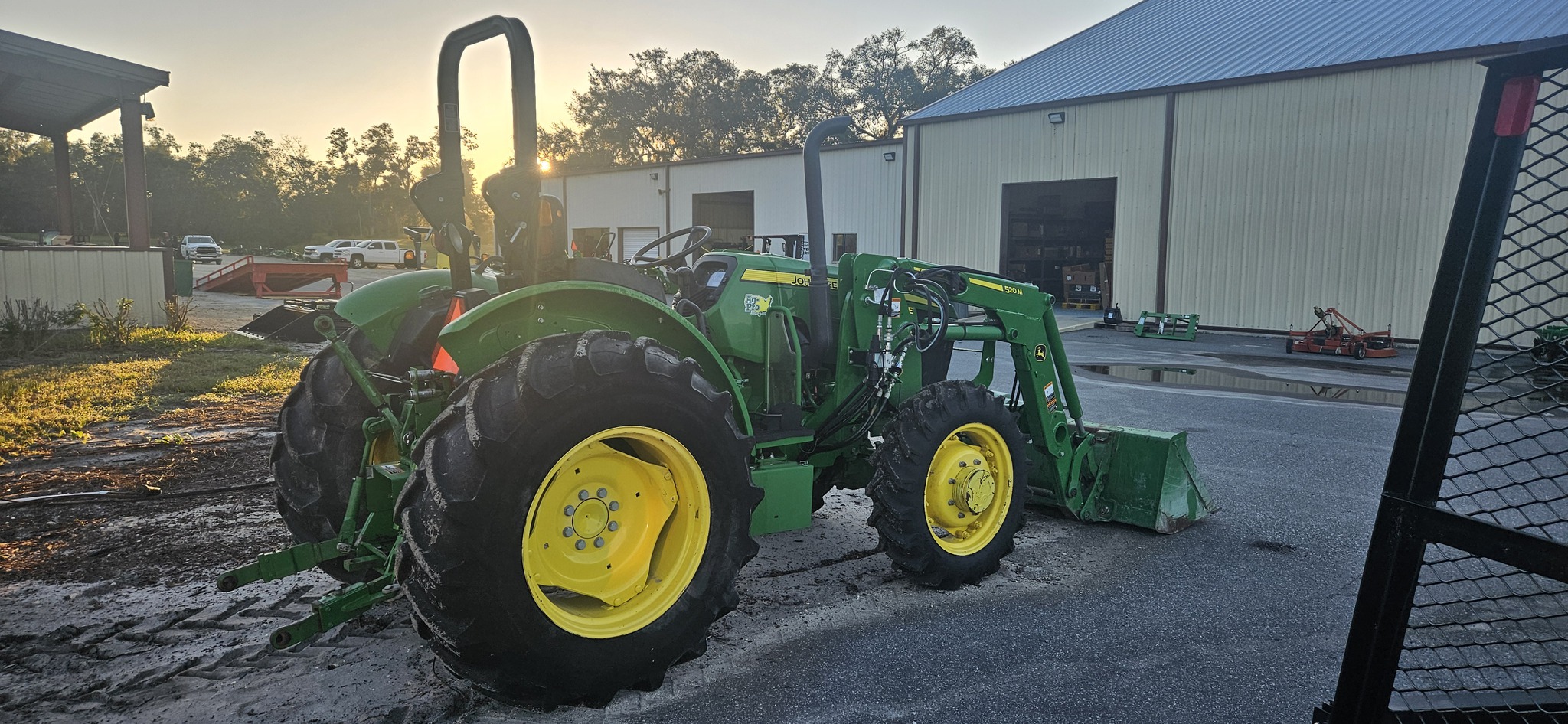 2021 John Deere 5075E Image 2