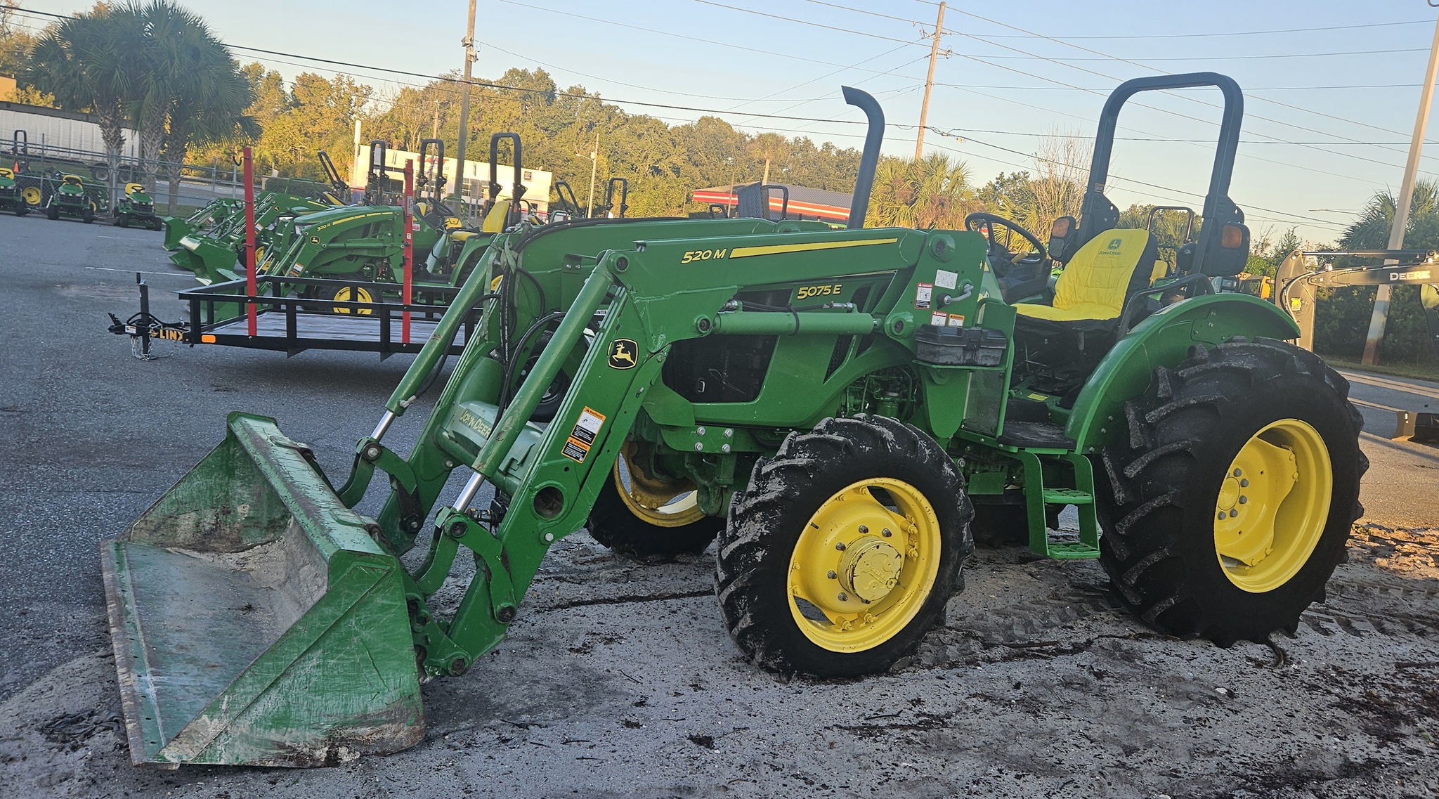 2021 John Deere 5075E Image 1